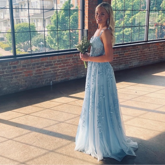 Sherri Hill - Picture 1 of 3